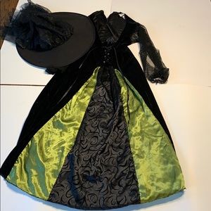 Girls scary witch costume with glittery hat.